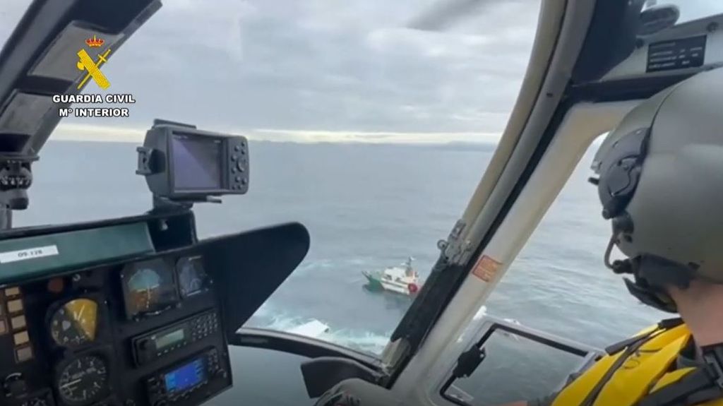 Naufragio del Vilaboa en Cantabria: Los buzos buscarán al marinero desaparecido dentro del buque hundido