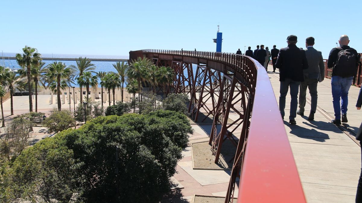 El Cable Inglés de Almería resucita convertido en un paseo marítimo con mirador de altura
