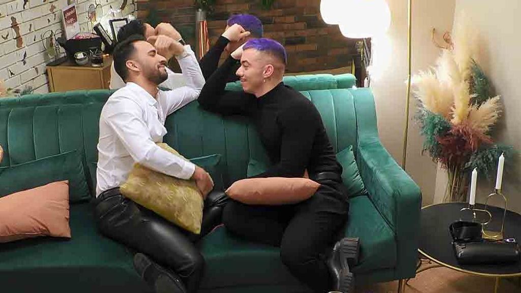 Alejandro y Pedro durante su cita en 'First Dates'