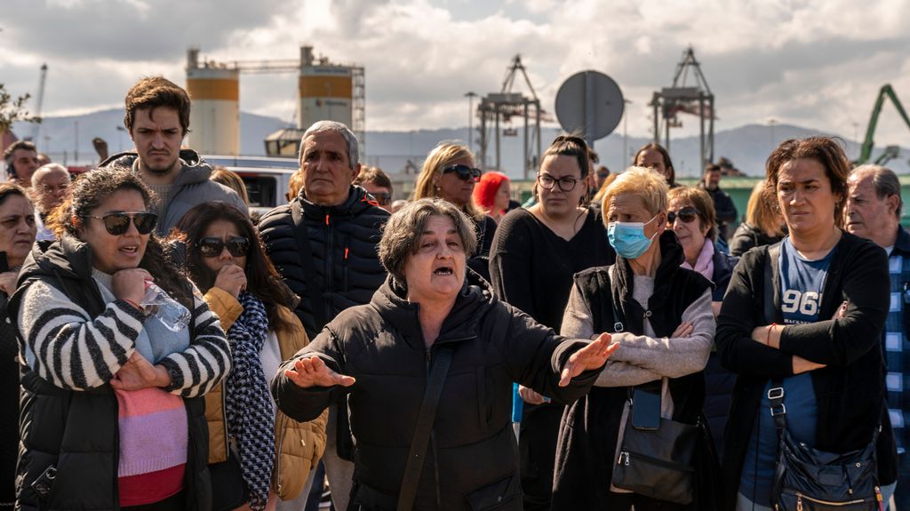 El minuto de silencio por las víctimas del naufragio del Vilaboa, un grito de dolor
