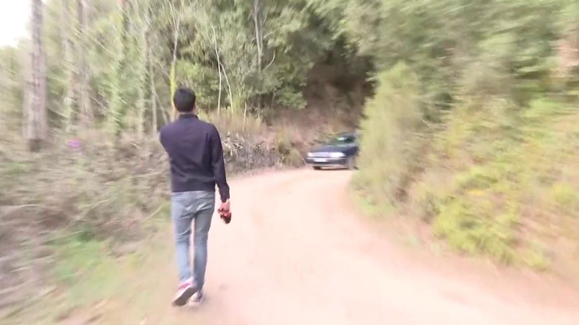 El reportero de 'CAD' se acerca al coche del investigado