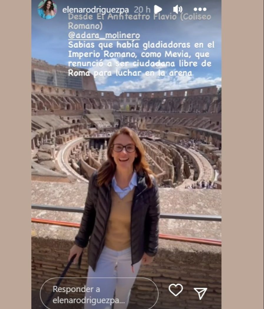 Elena Rodríguez anima a Adara Molinero desde el Coliseo