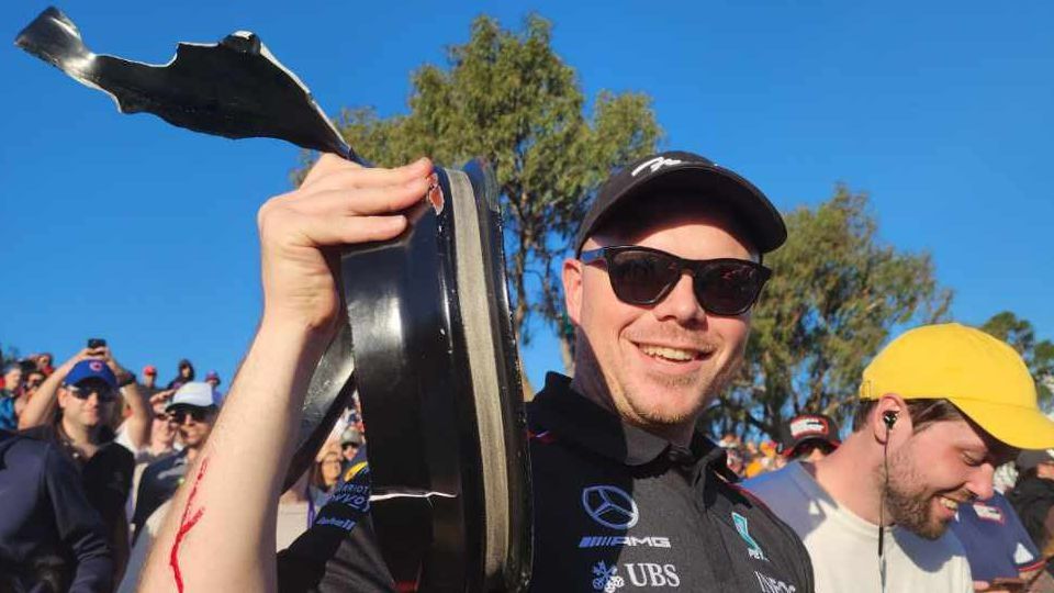 Ir a ver una carrera de Fórmula 1 no está exenta de riesgo: un fragmento de la llanta de Magnussen hirió a un aficionado en la grada Ir a ver una carrera de Fórmula 1 no está exenta de riesgo: un fragmento de la llanta de Magnussen hirió a un aficionado en la grada