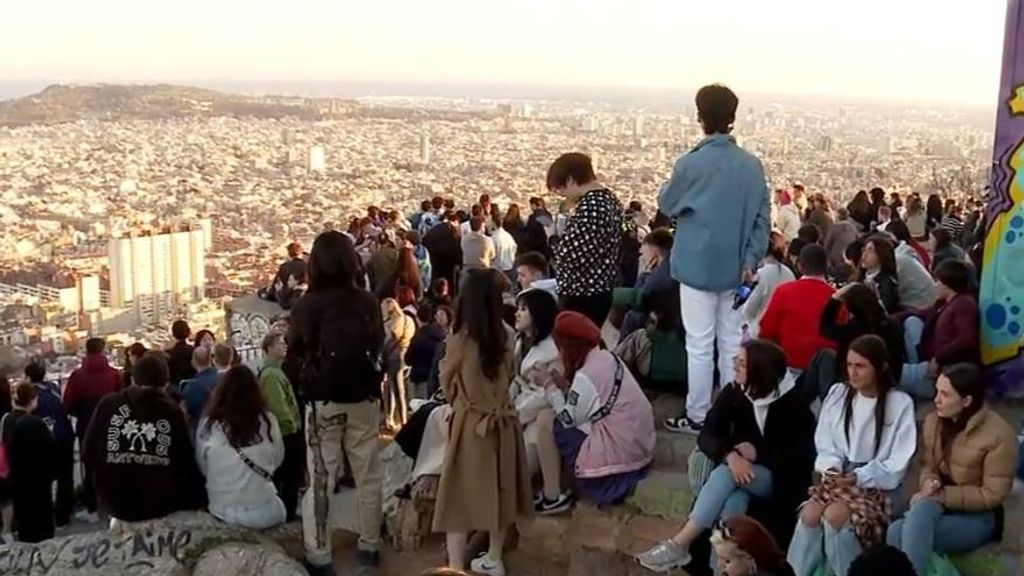 Los Bunkers del Carmel de Barcelona: la convivencia entre vecinos y botellones es imposible