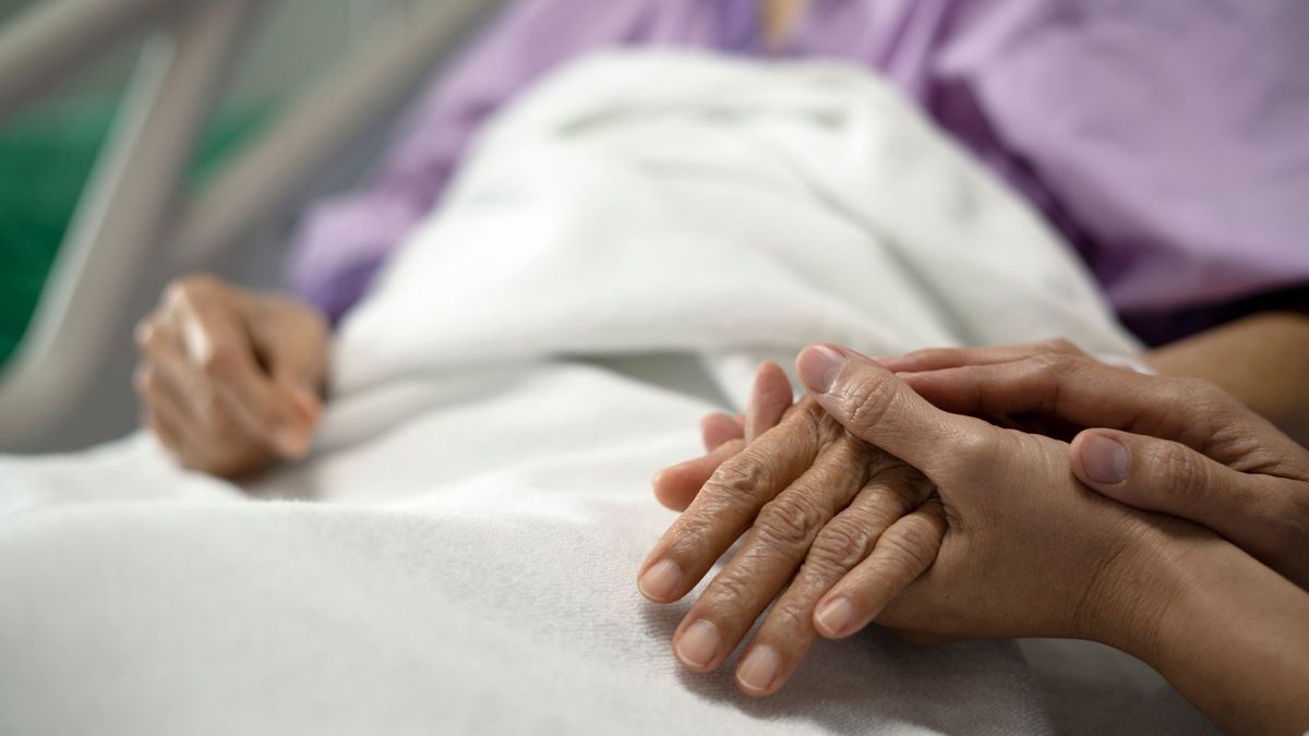 Mujer ingresada en un hospital