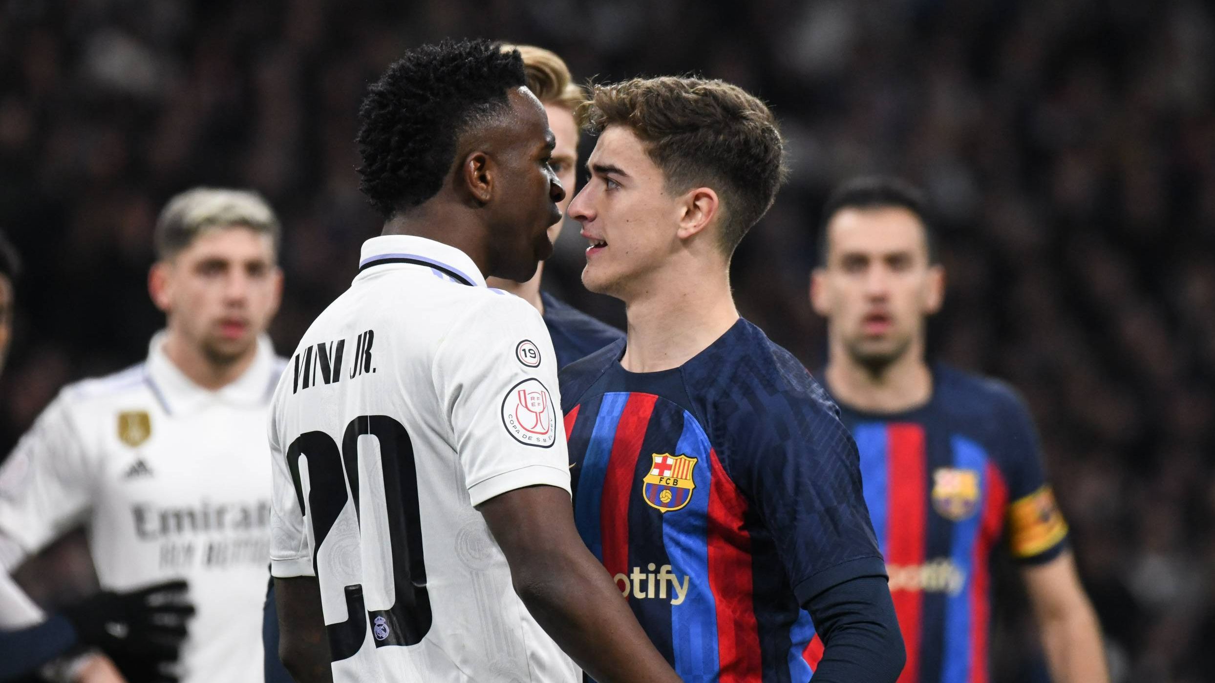 Vinicius y Gavi, los nuevos ‘enemigos’ de la Liga: pitos y desprecios cuando juegan fuera Vinicius y Gavi, los nuevos ‘enemigos’ de la Liga: pitos y desprecios cuando juegan fuera