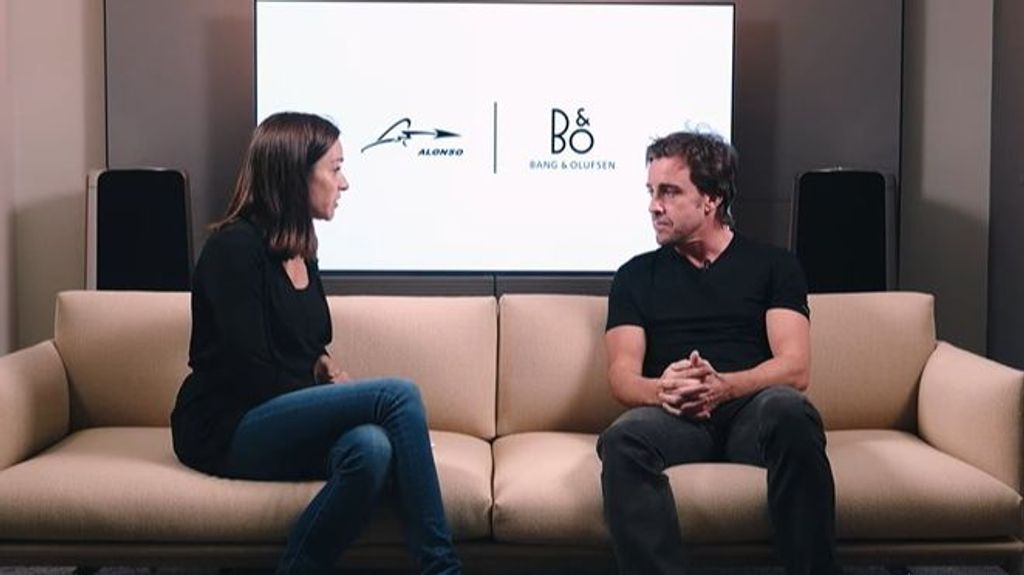 Alonso vive una situación surrealista: Andrea Schlager le entrevista dos días después de anunciar su ruptura