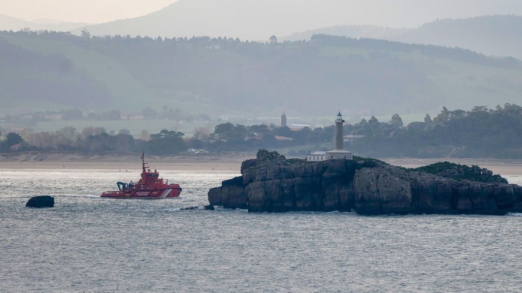 Un robot se suma a la búsqueda del marinero desaparecido tras el naufragio del Vilaboa Uno en Santander
