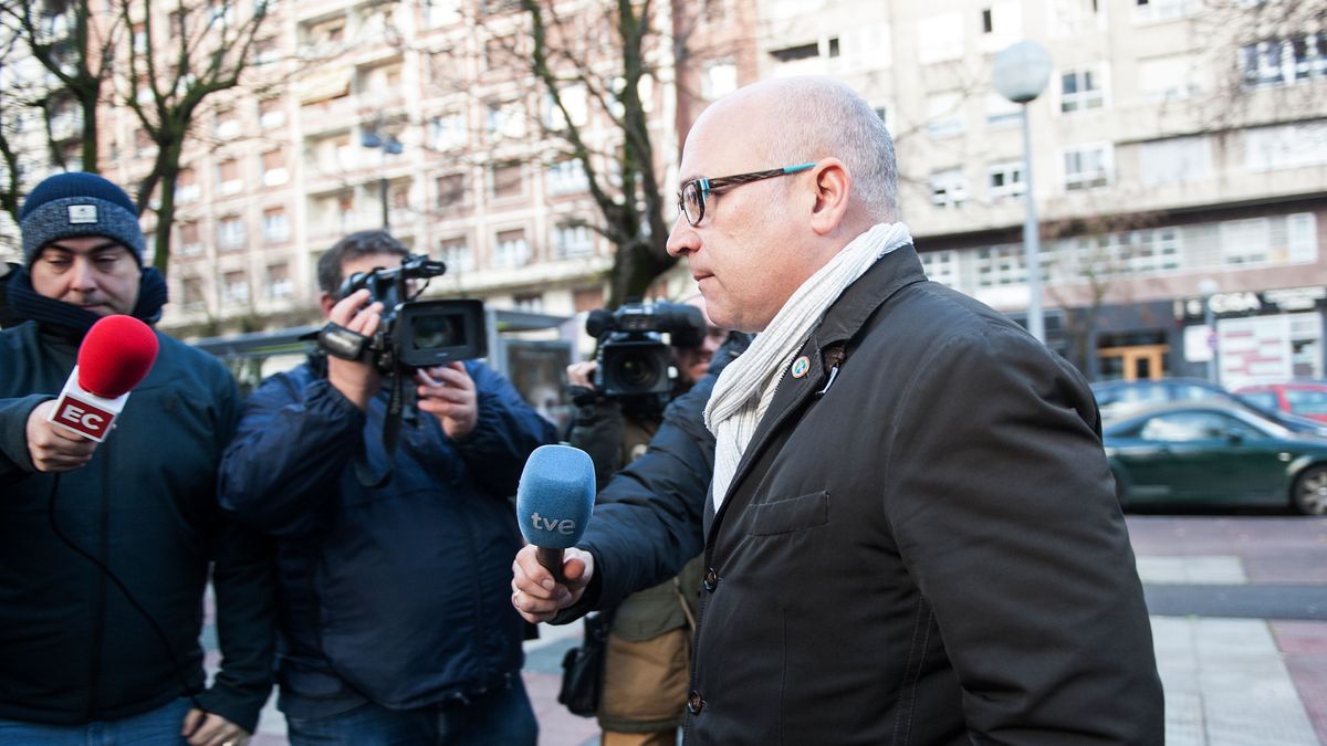 El ex diputado foral de Administración Local y Equilibrio Territorial, Alfredo de Miguel, a su llegada a la Audiencia Provincial de Álava El ex diputado foral de Administración Local y Equilibrio Territorial, Alfredo de Miguel, a su llegada a la Audiencia Provincial de Álava