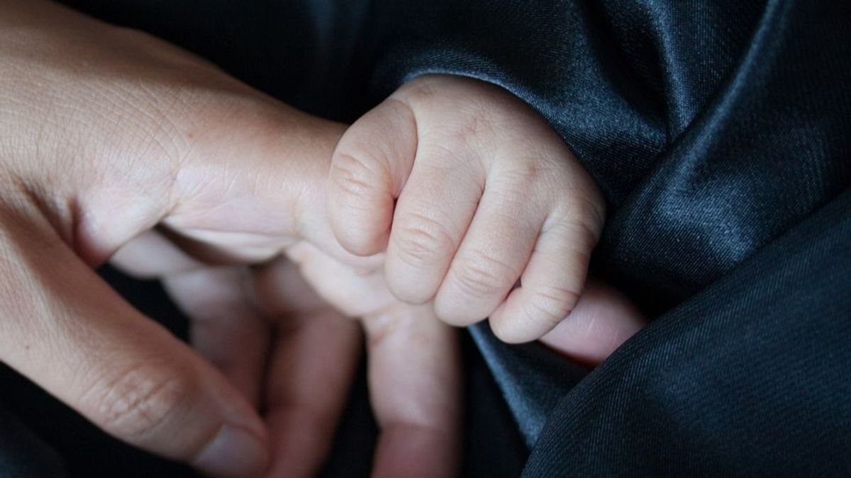 Una familia de Míchigan que solo había tenido niños en 138 años da la bienvenida a una niña