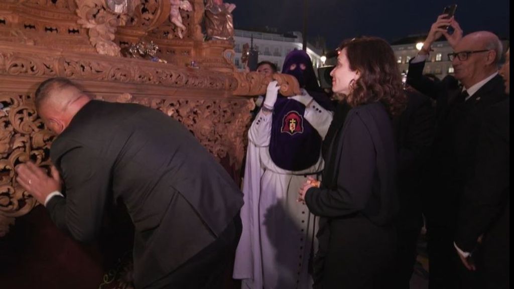 Algunos dirigentes políticos se dejan ver en las numerosas procesiones de Semana Santa