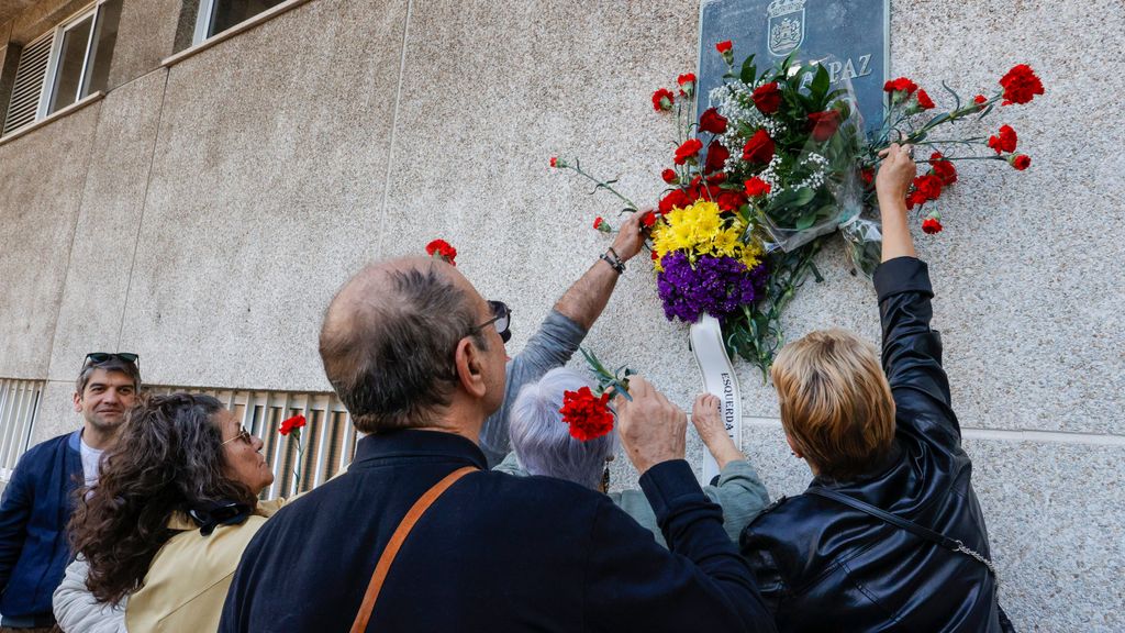 Ofrenda floral en el homenaje al cámara de Telecinco José Couso, muerto en la guerra de Iraq hace 20 años