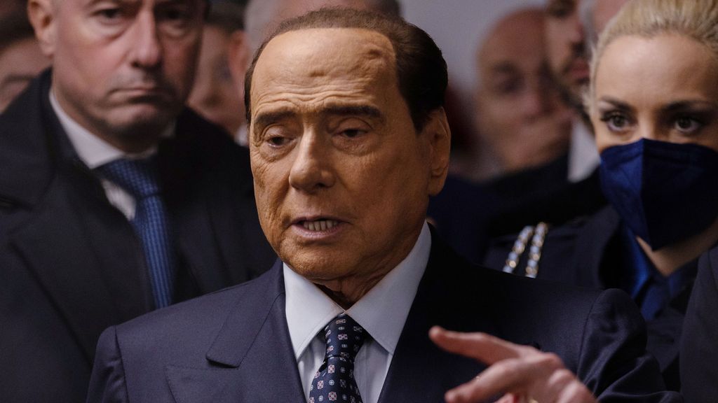 Berlusconi sigue ingresado por leucemia, pero "responde al tratamiento" de quimioterapia