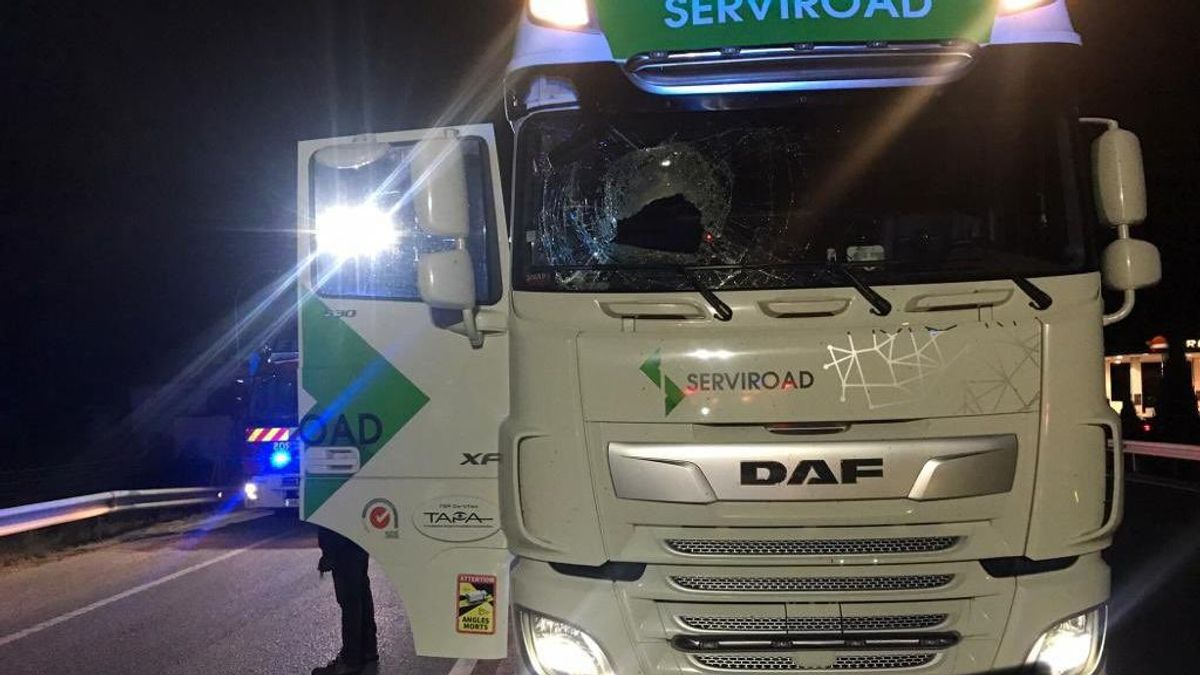 Dos heridos tras impactar una piedra contra el parabrisas de un camión en Cubillas de Santa Marta, Valladolid