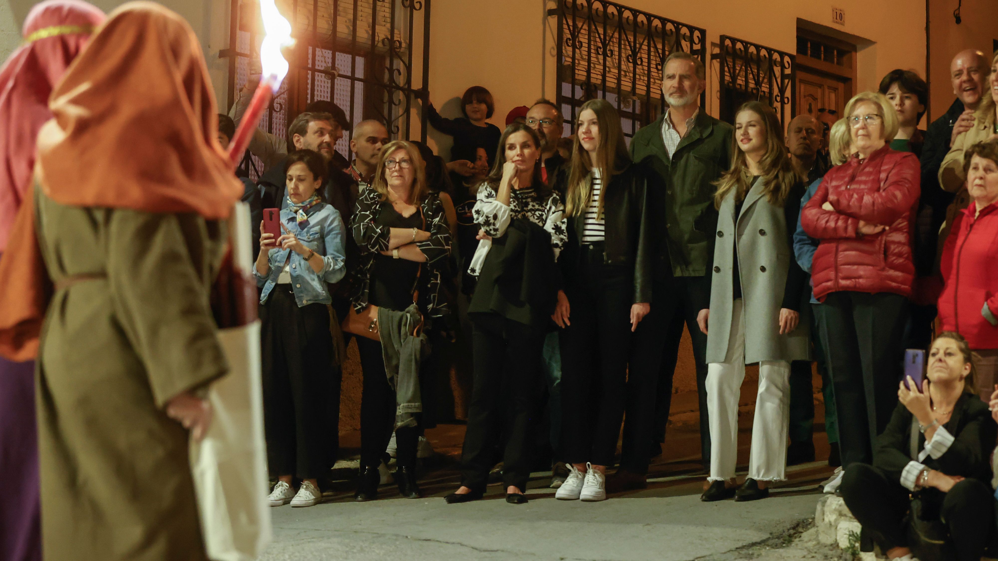 Los Reyes asisten a La Pasión de Cristo en Chinchón