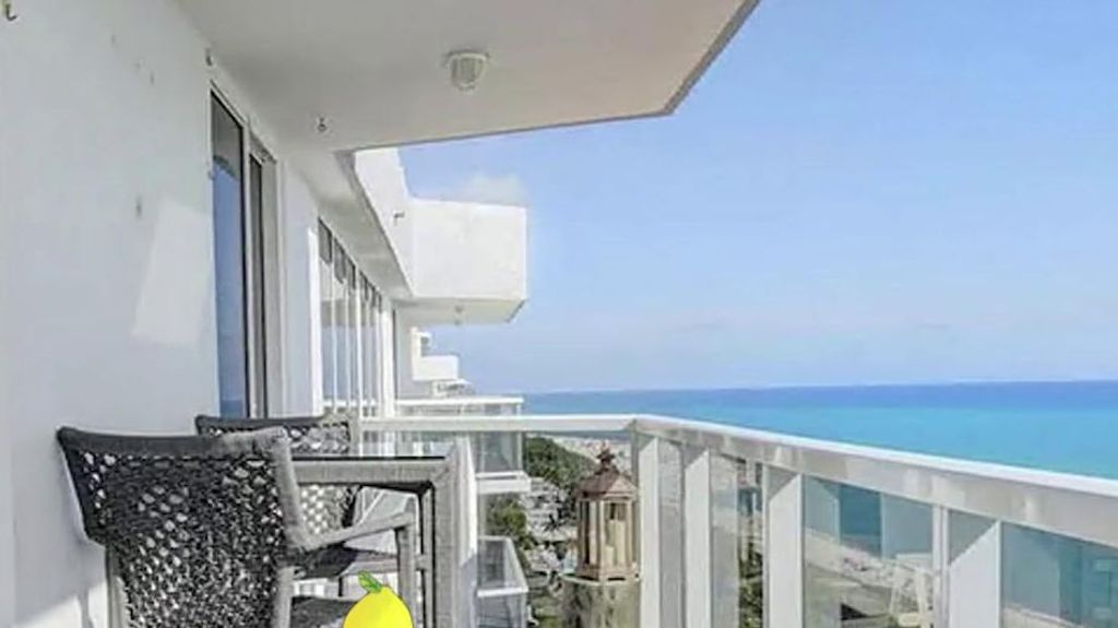 El balcón que incluye el apartamento en el que Ana Obregón vive con su nieta en Miami