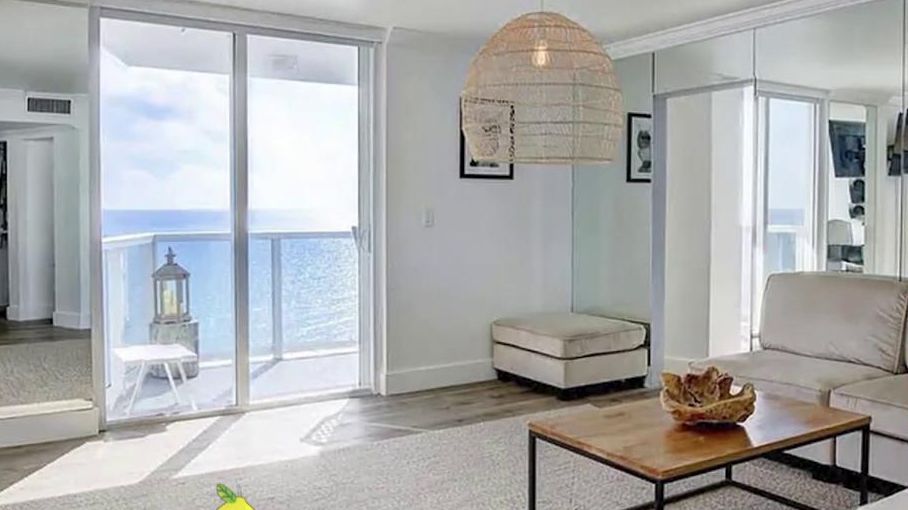 El saón del apartamento de Ana Obregón