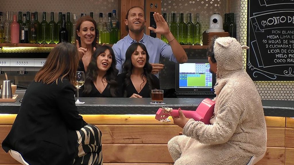 Mendigo gatito y Judith en 'First Dates'