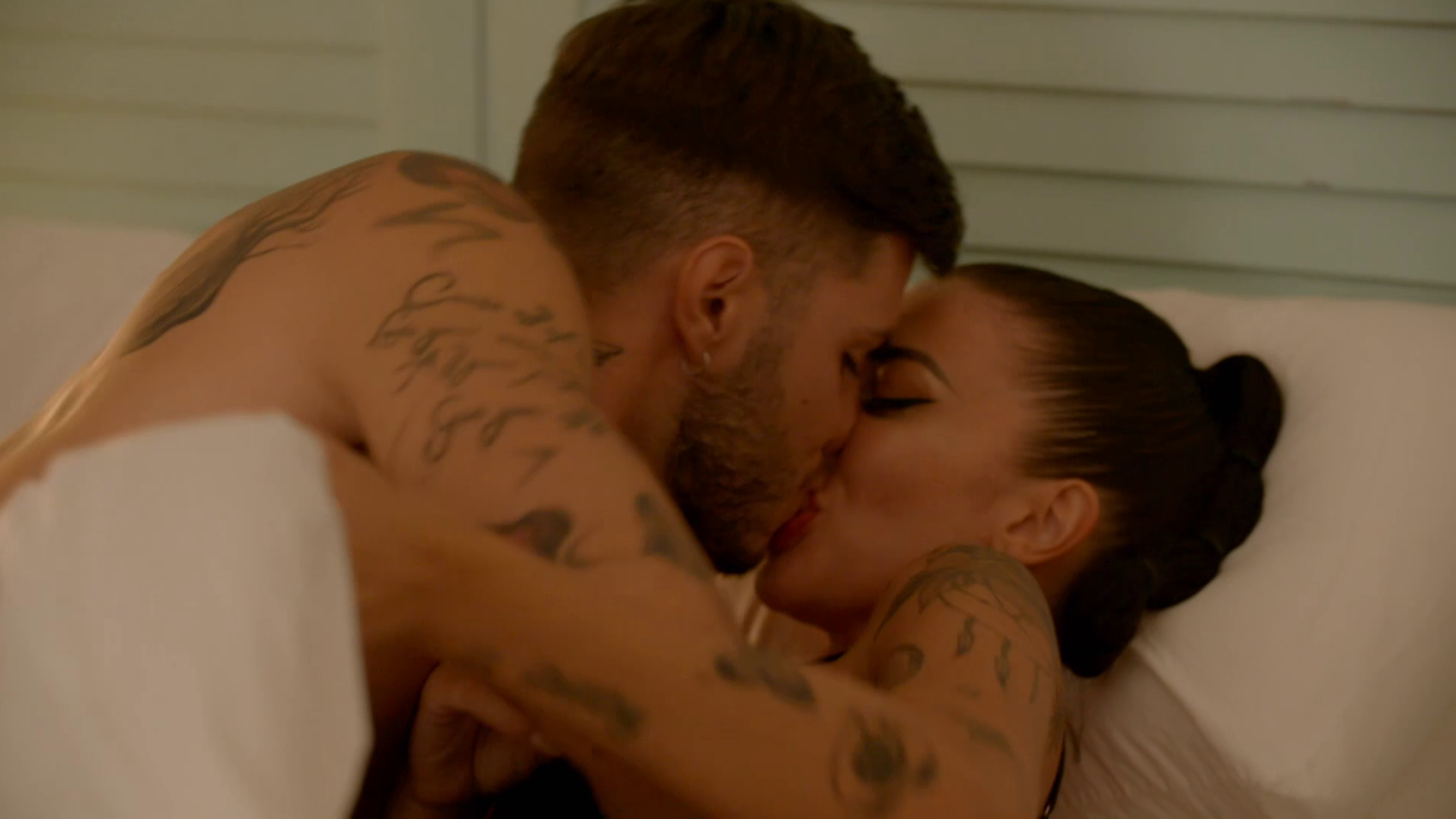 Naomi y Napoli mantienen su dinámica en su cita final