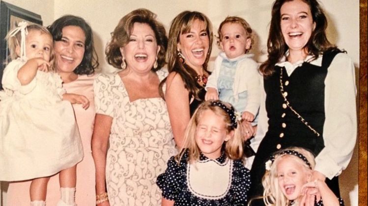 Parte de la amplia familia que espera en España a Ana Sandra Lequio Obregón