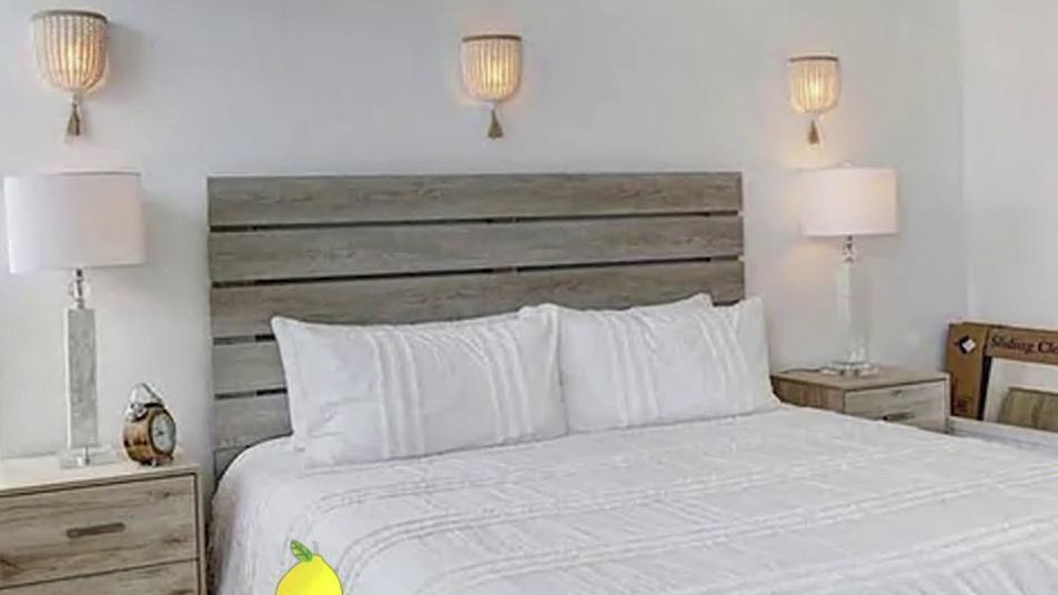 Uno de los dormitorios del apartamento de Ana Obregón en Miami