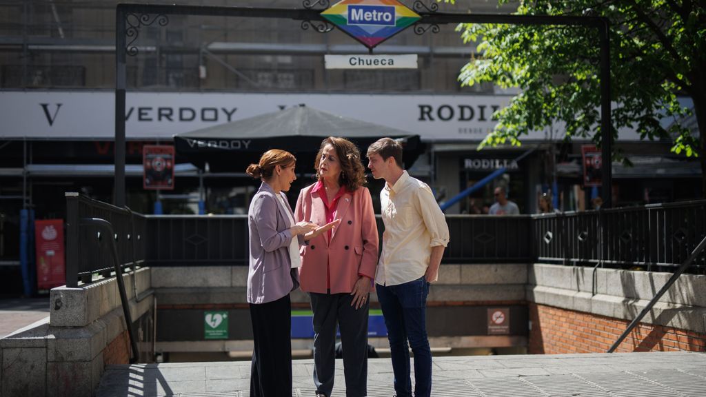 Carla Antonelli, junto a Mónica García en la presentación de la candidatura de Más Madrid