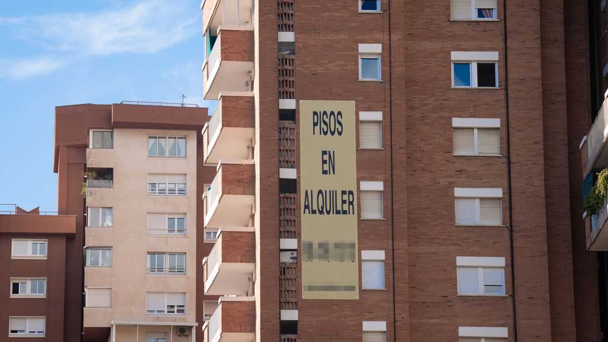 Cartel de viviendas en alquiler