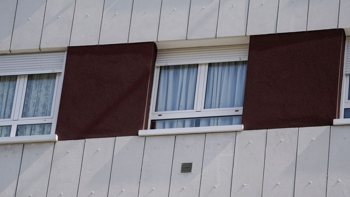 El abuelo de la niña cuya madre lanzó por la ventana desde un quinto piso en Avilés permanece en prisión "hundido"