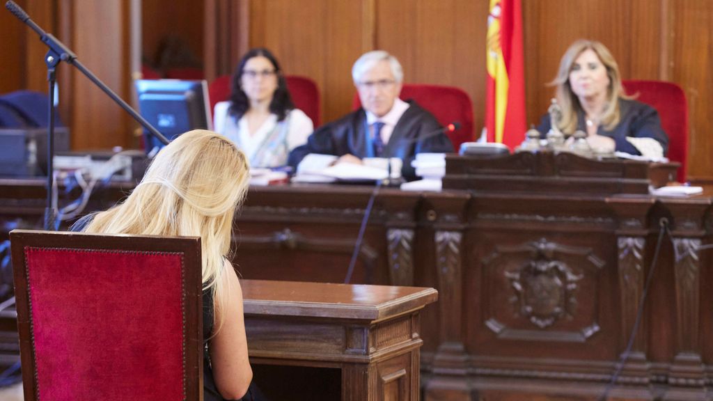 Segunda sesión del juicio con jurado popular contra la mujer acusada de asesinar a una pareja en julio de 2020 en la Audiencia Provincial