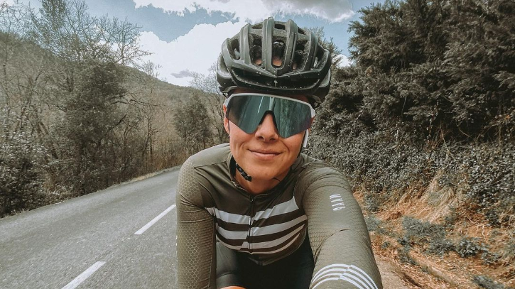 Una ciclista recurre a una plataforma de contenidos para adultos para pagar sus cuentas: “Me está ayudando a sobrevivir”