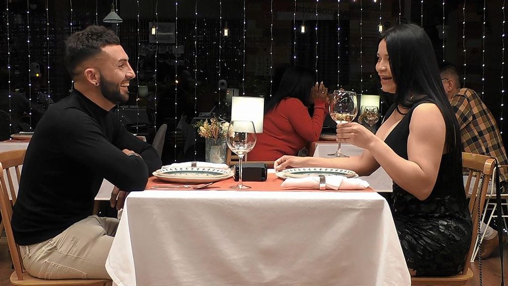 Arianna y Cristian durante su cita en 'First Dates'