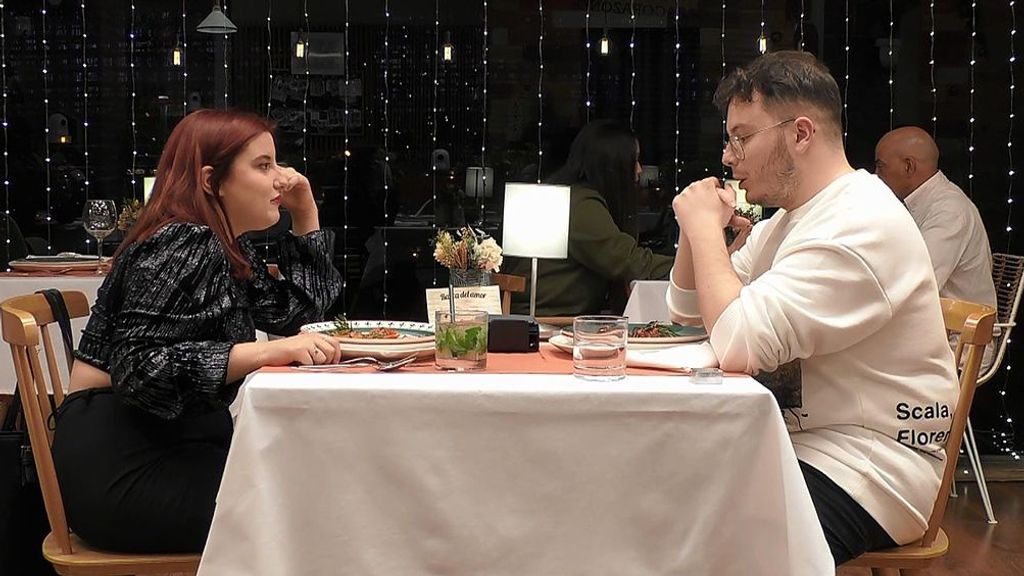 Daniel y Vinyet durante su cita en 'First Dates'