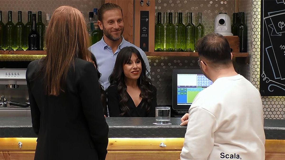 Las gemelas de ‘First Dates’ se unen a un soltero en la visualización de su TOC: “Sufro un agresivo sexual”