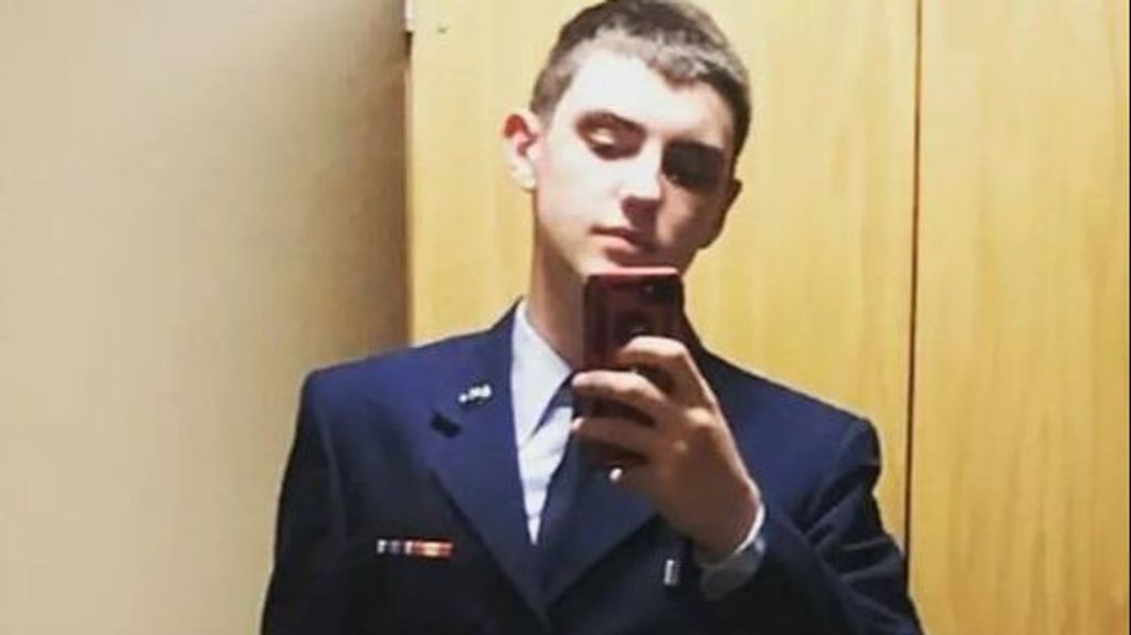 EEUU identifica al responsable de las filtraciones con información del Pentágono: un joven de 21 años