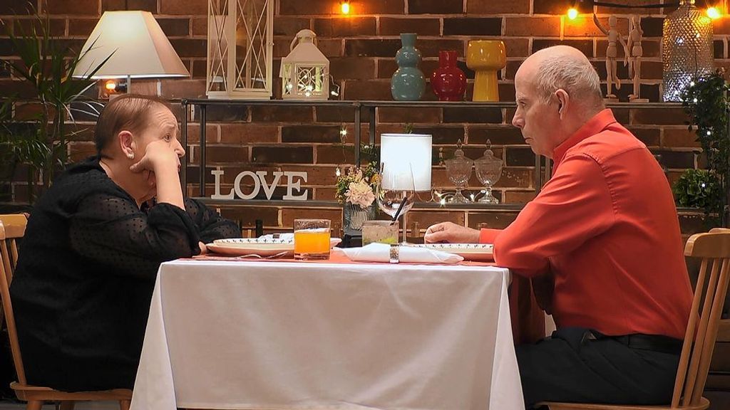 Nicolás y Montse durante su cita en 'First Dates'