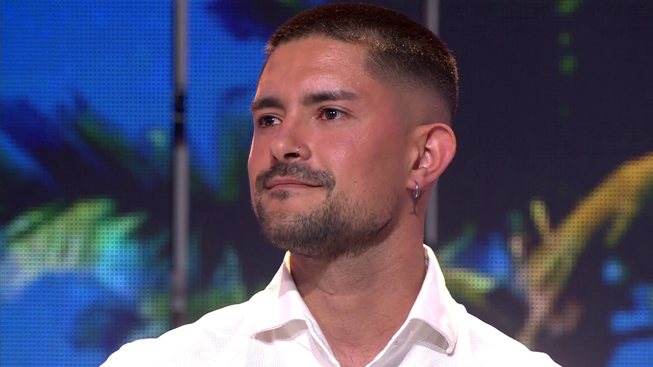 Aitor, hermano de Adara, en plató