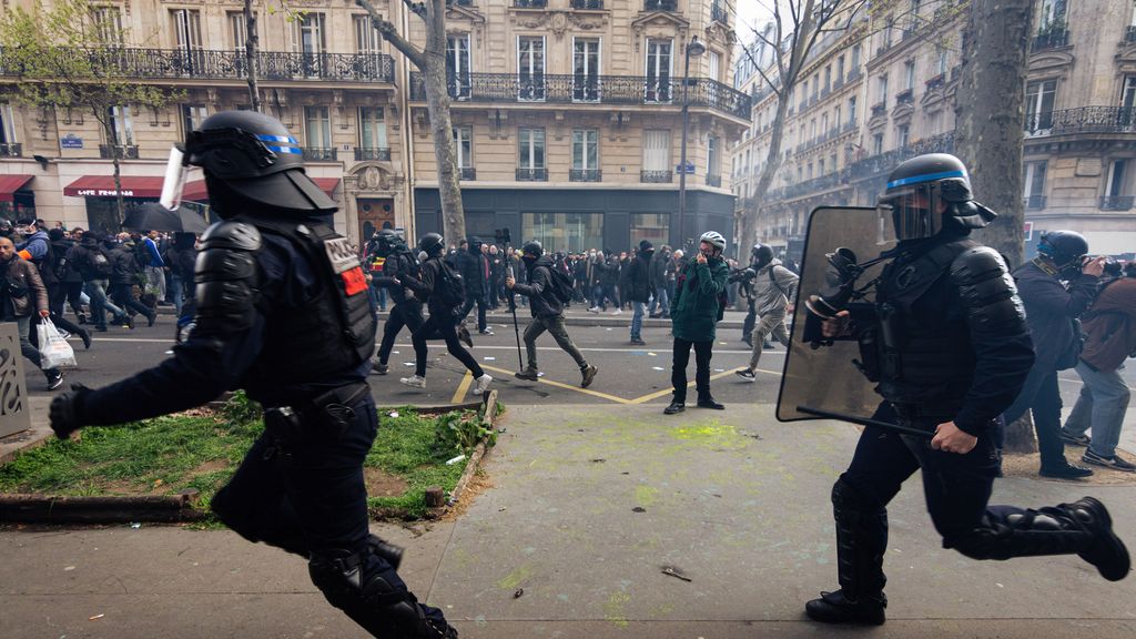 Protestas en Francia: las Policía carga contra miles de manifestantes en el Ayuntamiento de París