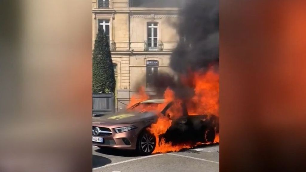 Polémica reforma de las pensiones en Francia: los manifestantes lanzan excrementos contra la Policía