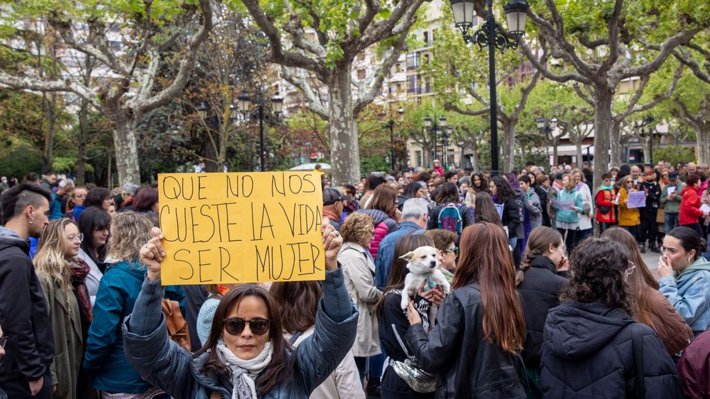 Una concentración en La Rioja pide ir a las "causas de fondo" de la violación grupal a dos niñas