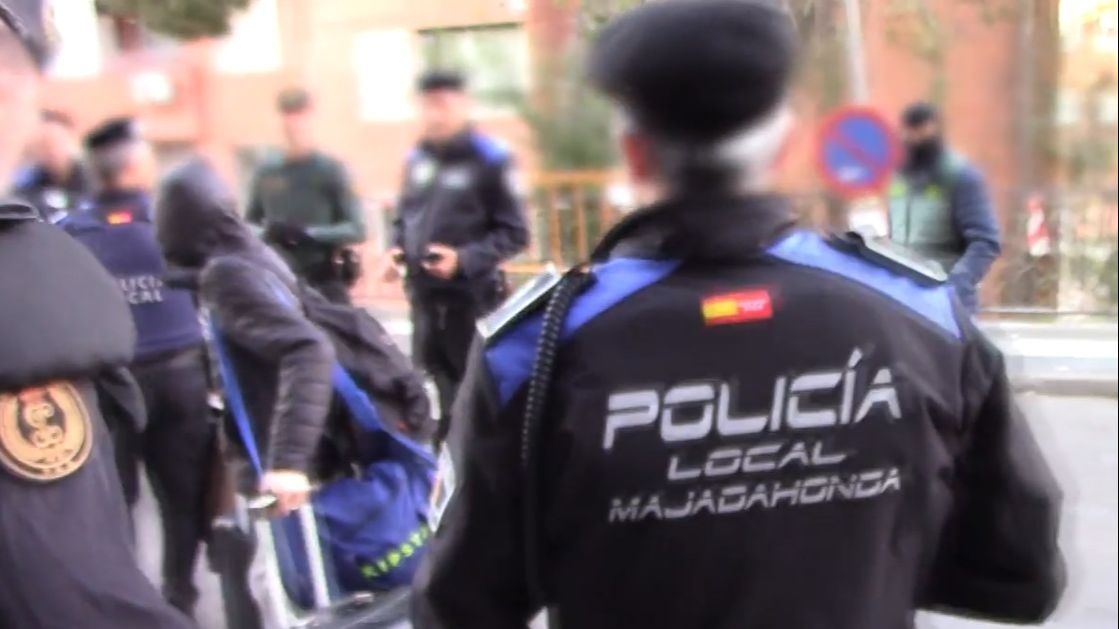 Desalojado el edificio de lujo okupado en Majadahonda, Madrid: hay cinco detenidos