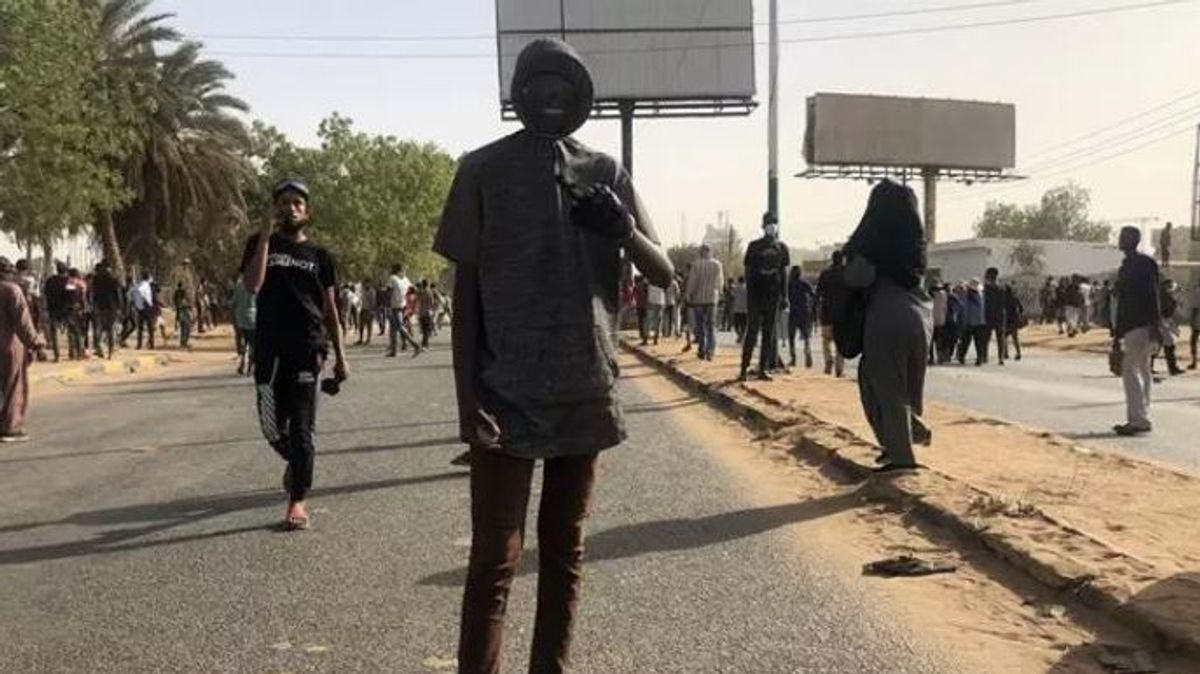El Ejército sudanés anuncia la apertura de corredores de evacuación humanitaria
