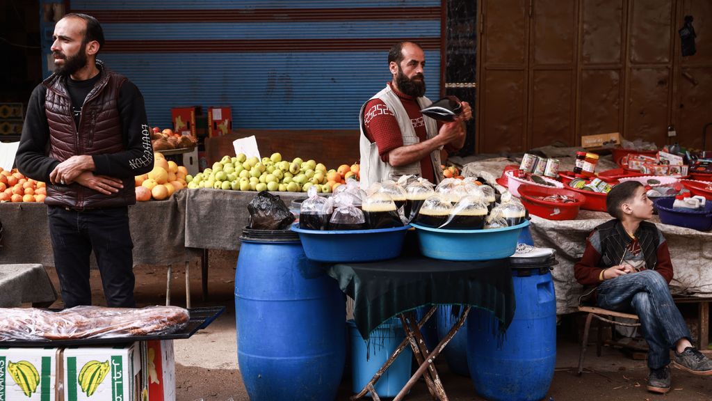 Frutería en la ciudad siria de Arihah, al norte del país