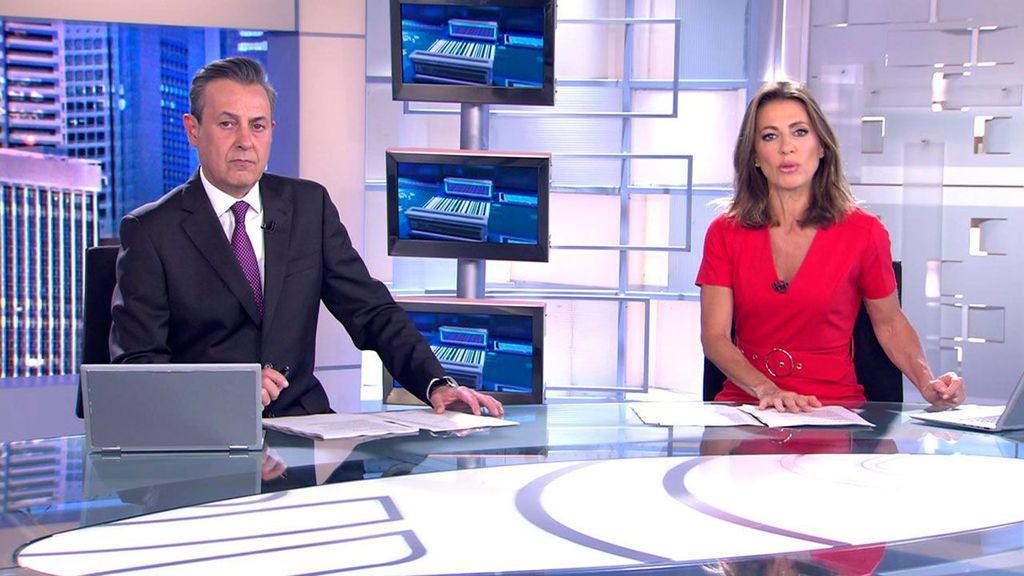 Con José Ribagorda y Ángeles Blanco Informativos Telecinco 2023 Noche 15/04/2023