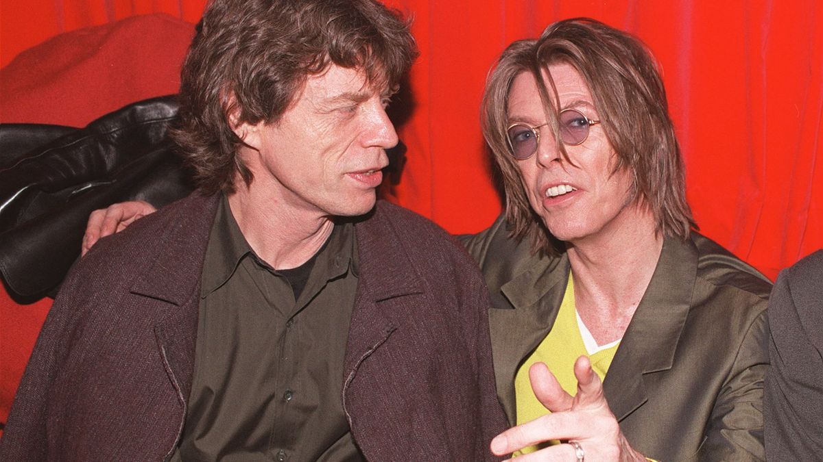 Aquella vez que David Bowie se lanzó a imitar a Mick Jagger en un programa de televisión