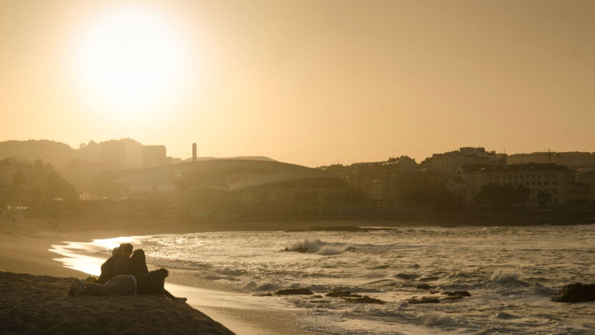 Calima en la playa de Riazor, A Coruña