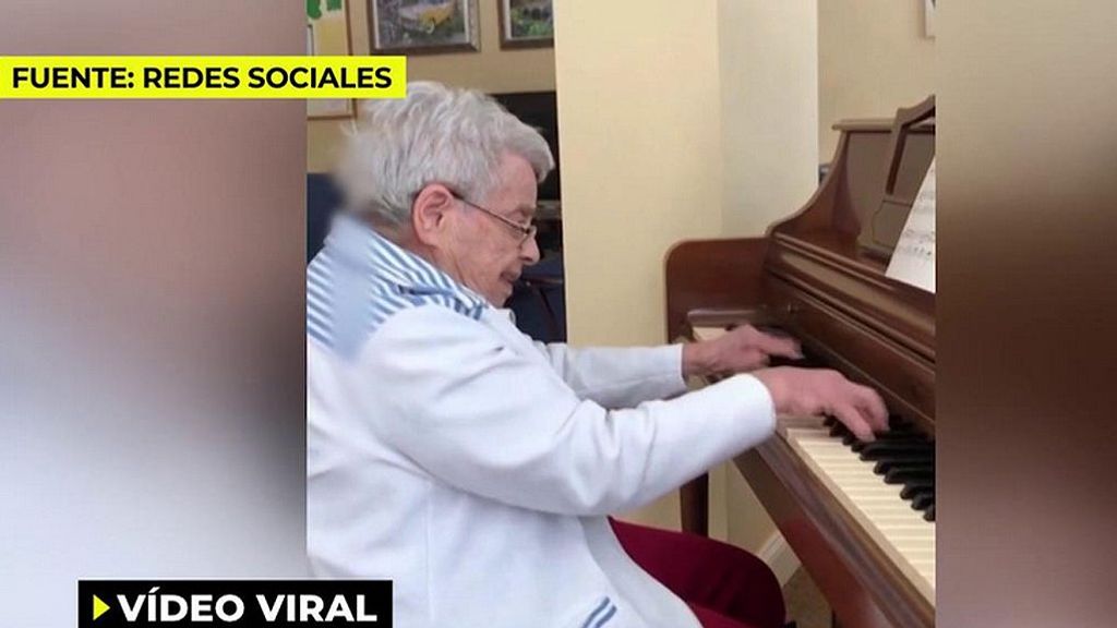 Cuando el recuerdo es imborrable: Una mujer de 95 con Alzheimer no olvida como se toca el piano