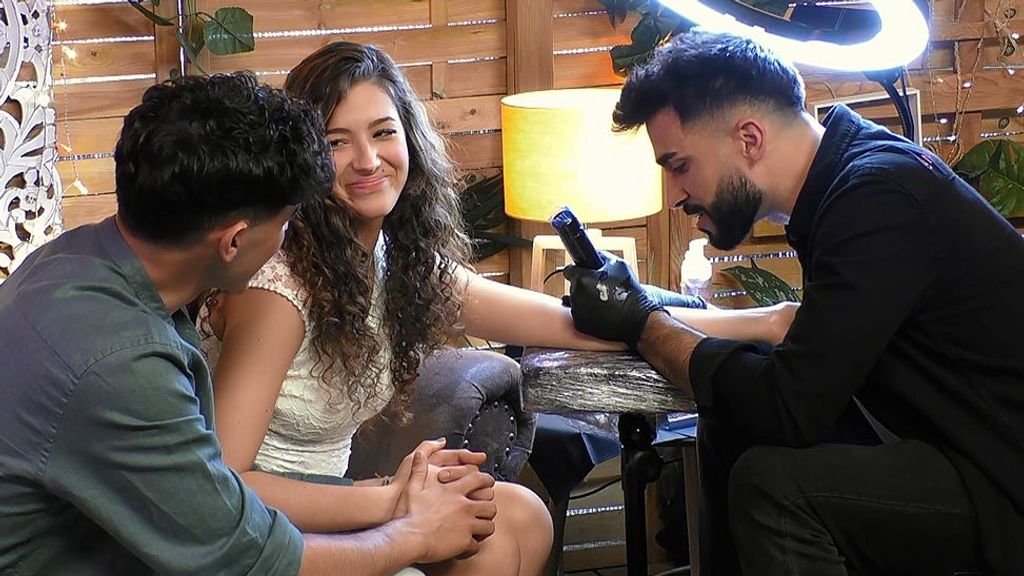 Sofía y Mario se tatúan la fecha en la que se enamoraron en ‘First Dates’: “El 11 de noviembre de 2021”