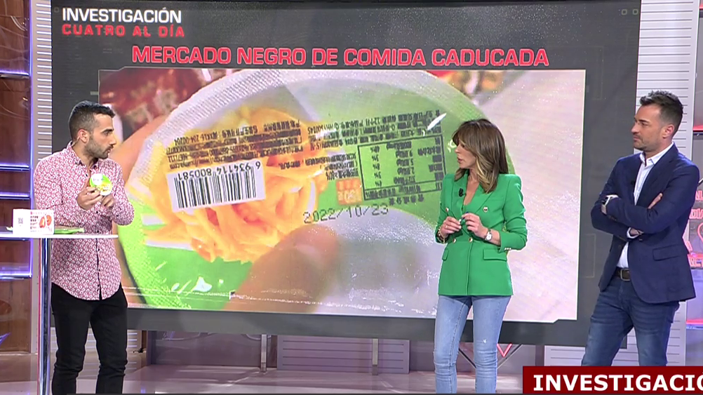 El reportero de 'CAD' muestra alguno de los productos