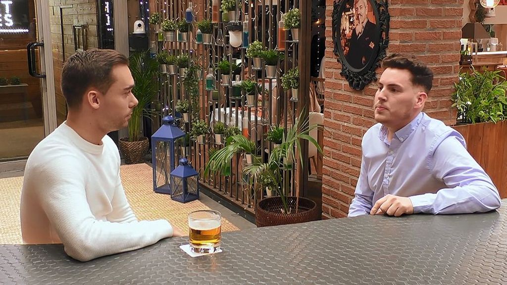 Asier y Raúl durante su cita en 'First Dates'