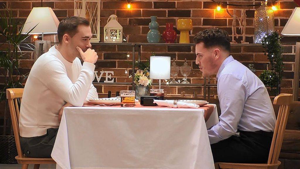 Asier y Raúl durante su cita en 'First Dates'